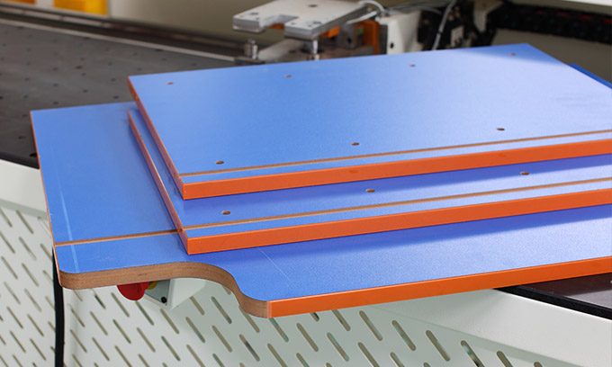 Procesamiento automático de panel mediante pinzas