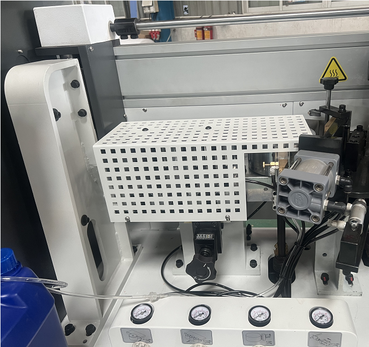 Independent lifting of the pressure beam