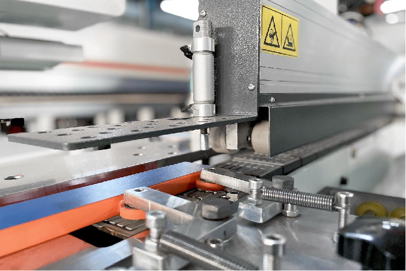 Narrow panel Auxiliary Feeder