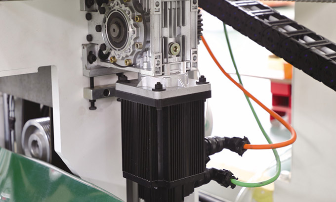 saw carriage drive servo moter 1