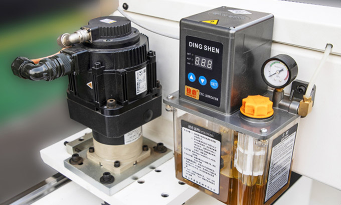 Automatic Labeling Machine